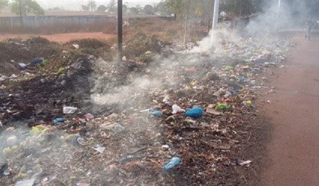 Incinération des ordures à Conakry : Une pratique qui intoxique les gens