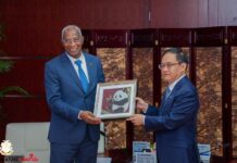 Transformation industrielle : Le Premier ministre Amadou Oury Bah renforce le partenariat stratégique entre la Guinée et CHINALCO en Chine