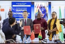 Coopération Guinée–Chine : 2 450 tonnes de riz remises à la Guinée, un nouvel élan de solidarité au service des populations vulnérables