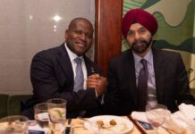 New York : le ministre Ismaël Nabé échange avec Ajay Banga, Président du Groupe de la Banque Mondiale